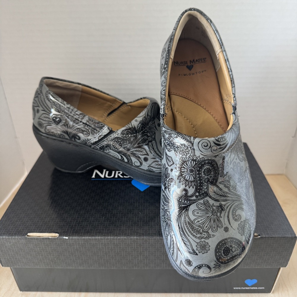 Nurse Mates Bryar Black Grey Paisley Slip Resistant Clogs Patent Leather 9W